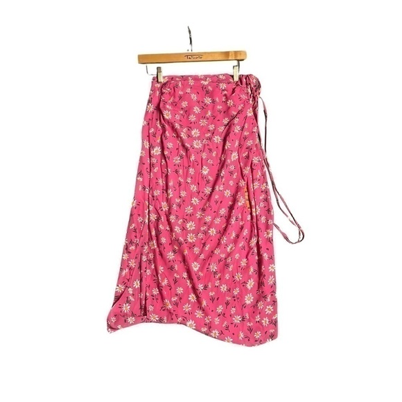 stardivarius Dresses & Skirts - Beautiful Floral  skirt